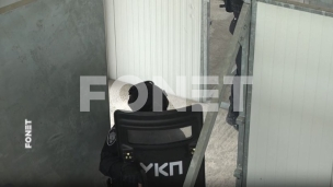 Policija iznosi crne džakove